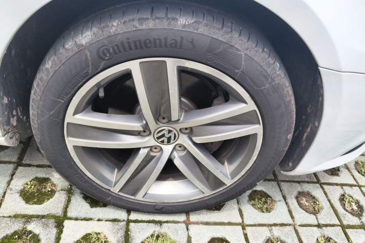 Used Volkswagen FAW-Volkswagen CC 2015 1.8TSI Luxury Model Right Front Wheel Hub