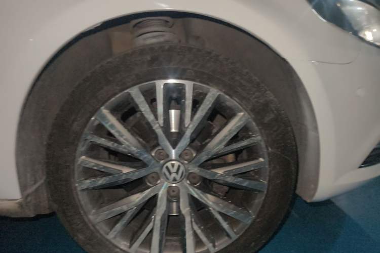 Used Volkswagen FAW-Volkswagen CC 2015 2.0 TSI Ultimate Model Right Front Wheel Hub
