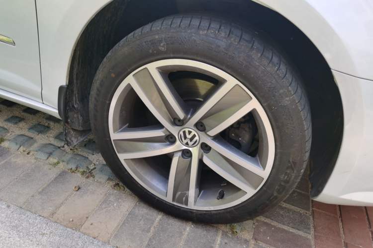 Used Volkswagen FAW-Volkswagen CC 2015 2.0 TSI Luxury Model Right Front Wheel Hub