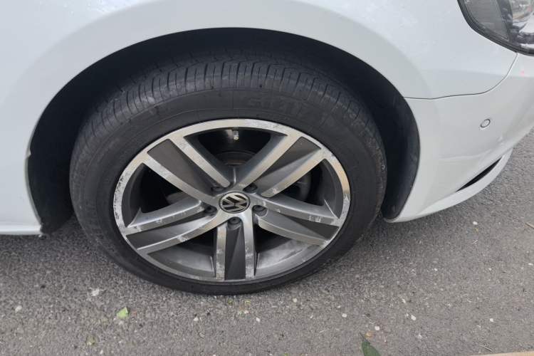 Used Volkswagen FAW-Volkswagen CC 2015 1.8TSI Luxury Model Right Front Wheel Hub