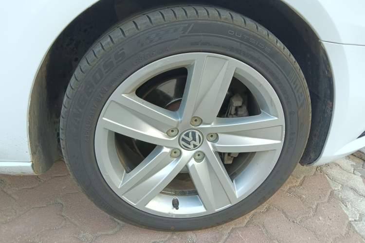 Used Volkswagen FAW-Volkswagen CC 2015 1.8TSI Prestige Model Right Front Wheel Hub