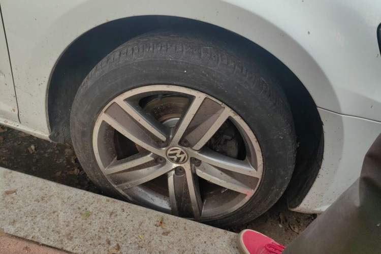 Used Volkswagen FAW-Volkswagen CC 2015 1.8TSI Luxury Model Right Front Wheel Hub