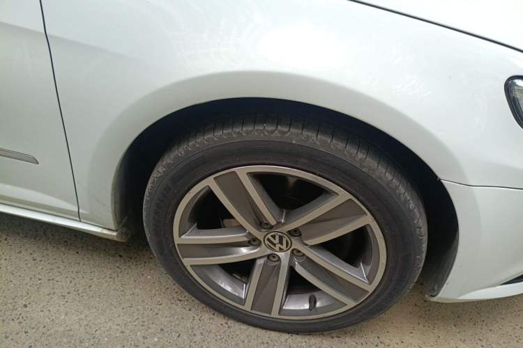 Used Volkswagen FAW-Volkswagen CC 2015 1.8TSI Luxury Model Right Front Wheel Hub