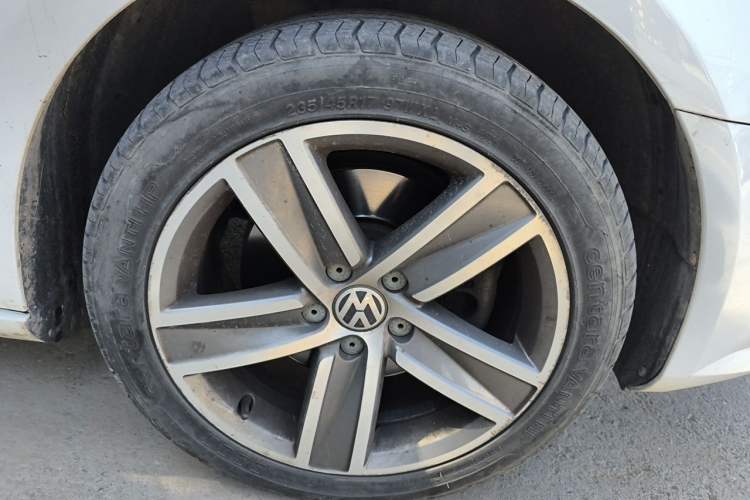 Used Volkswagen FAW-Volkswagen CC 2015 1.8TSI Luxury Model Right Front Wheel Hub