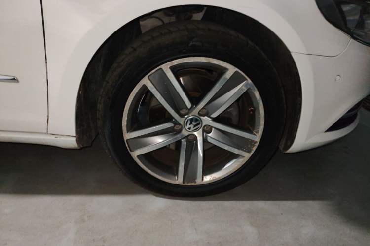 Used Volkswagen FAW-Volkswagen CC 2015 1.8TSI Luxury Model Right Front Wheel Hub