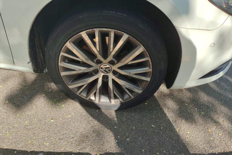 Used Volkswagen FAW-Volkswagen CC 2015 2.0 TSI Ultimate Model Right Front Wheel Hub