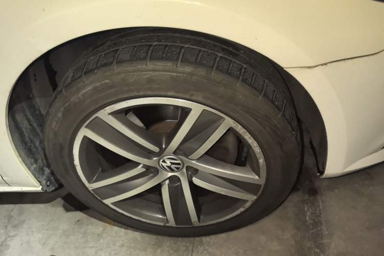 Used Volkswagen FAW-Volkswagen CC 2015 1.8TSI Luxury Model Right Front Wheel Hub