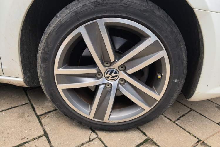 Used Volkswagen FAW-Volkswagen CC 2015 1.8TSI Luxury Model Right Front Wheel Hub