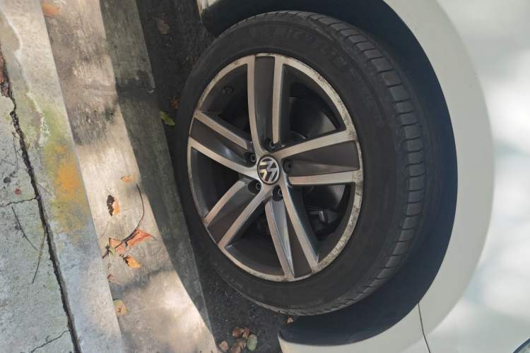 Used Volkswagen FAW-Volkswagen CC 2015 1.8TSI Luxury Model Right Front Wheel Hub