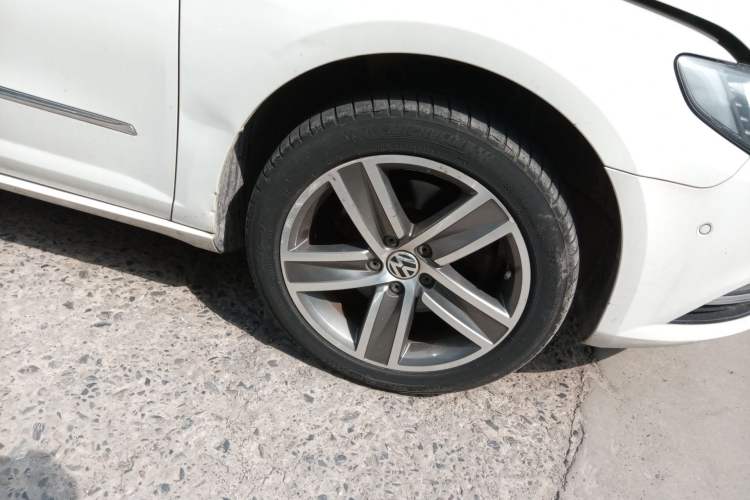 Used Volkswagen FAW-Volkswagen CC 2015 2.0 TSI Luxury Model Right Front Wheel Hub