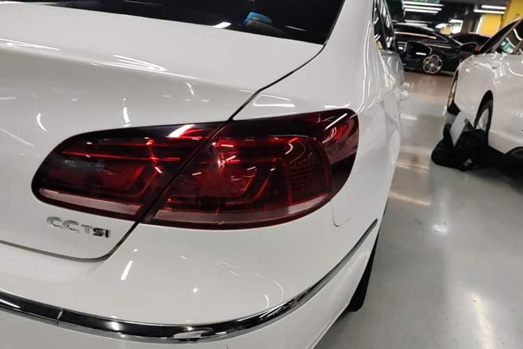 Used Volkswagen FAW-Volkswagen CC 2015 1.8TSI Luxury Model Right Rear Taillight