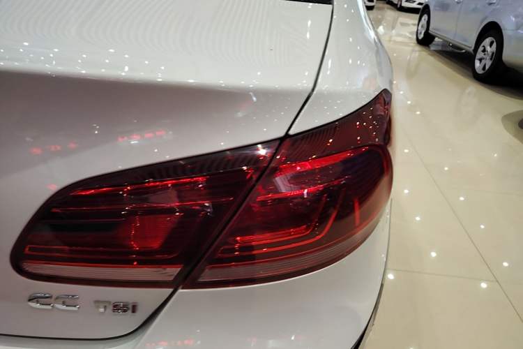 Used Volkswagen FAW-Volkswagen CC 2015 1.8TSI Luxury Model Right Rear Taillight