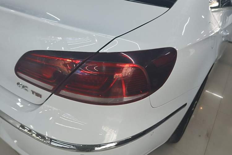 Used Volkswagen FAW-Volkswagen CC 2015 2.0 TSI Luxury Model Right Rear Taillight