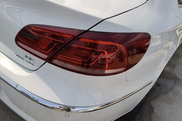 Used Volkswagen FAW-Volkswagen CC 2015 1.8TSI Luxury Model Right Rear Taillight