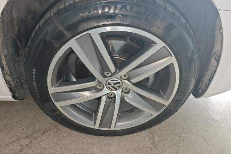 Used Volkswagen FAW-Volkswagen CC 2015 2.0 TSI Luxury Model Right Rear Wheel Hub