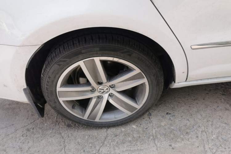 Used Volkswagen FAW-Volkswagen CC 2015 1.8TSI Luxury Model Right Rear Wheel Hub