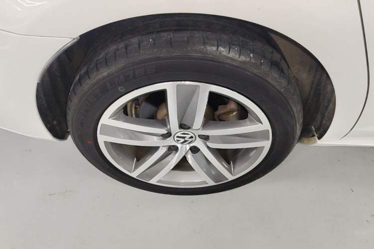 Used Volkswagen FAW-Volkswagen CC 2015 1.8TSI Luxury Model Right Rear Wheel Hub