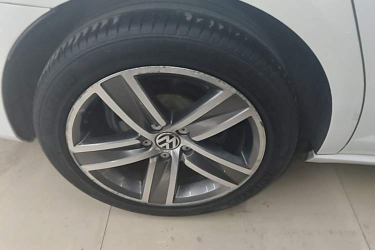 Used Volkswagen FAW-Volkswagen CC 2015 2.0 TSI Luxury Model Right Rear Wheel Hub