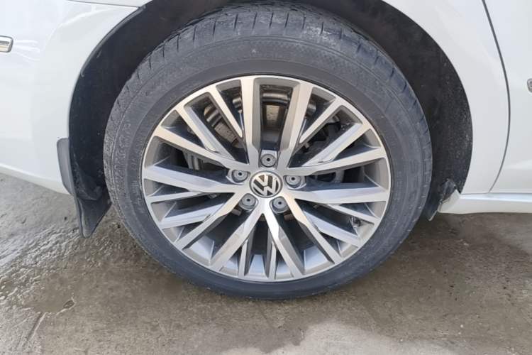 Used Volkswagen FAW-Volkswagen CC 2015 1.8TSI Luxury Model Right Rear Wheel Hub