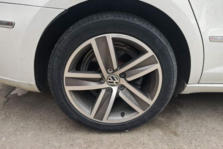 Used Volkswagen FAW-Volkswagen CC 2015 2.0 TSI Luxury Model Right Rear Wheel Hub