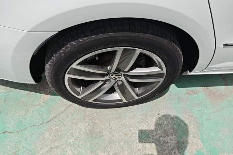 Used Volkswagen FAW-Volkswagen CC 2015 1.8TSI Luxury Model Right Rear Wheel Hub