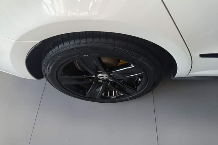 Used Volkswagen FAW-Volkswagen CC 2015 1.8TSI Luxury Model Right Rear Wheel Hub