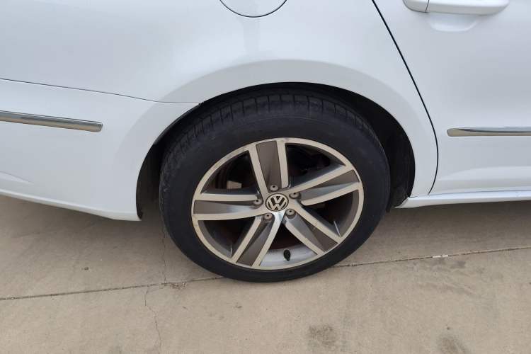 Used Volkswagen FAW-Volkswagen CC 2015 1.8TSI Luxury Model Right Rear Wheel Hub