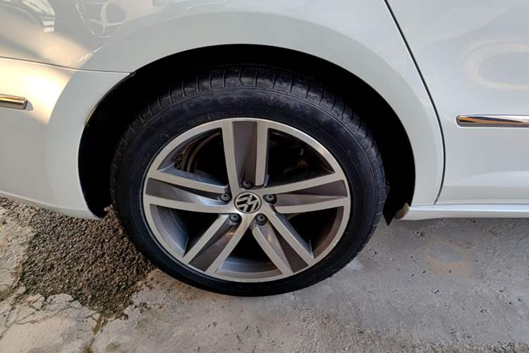 Used Volkswagen FAW-Volkswagen CC 2015 1.8TSI Luxury Model Right Rear Wheel Hub