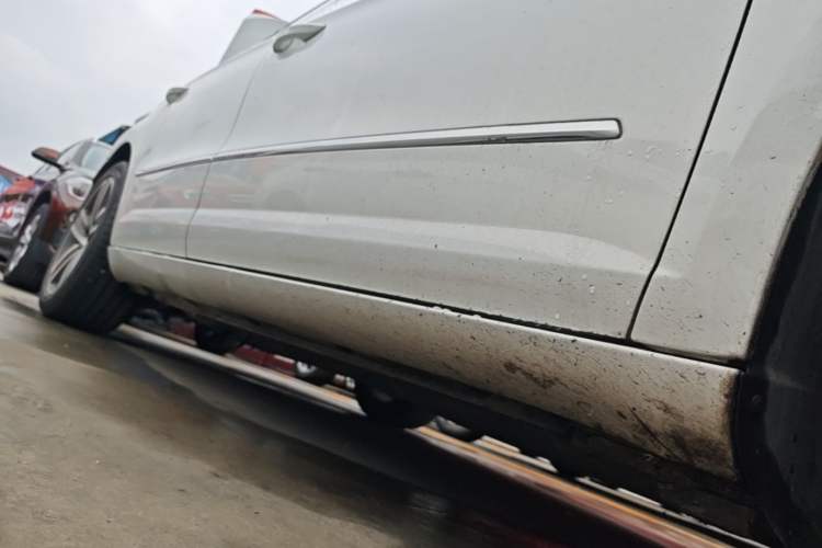 Used Volkswagen FAW-Volkswagen CC 2015 1.8TSI Luxury Model Right Side Sill