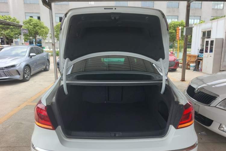 Used Volkswagen FAW-Volkswagen CC 2015 1.8TSI Prestige Model Trunk