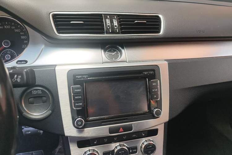 Used Volkswagen FAW-Volkswagen CC 2015 2.0 TSI Luxury Model Audio And AC Panel