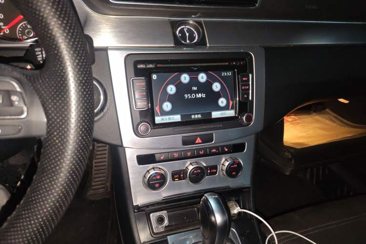 Used Volkswagen FAW-Volkswagen CC 2015 1.8TSI Luxury Model Audio And AC Panel