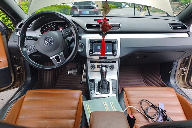 Used Volkswagen FAW-Volkswagen CC 2015 1.8TSI Luxury Model Center Console