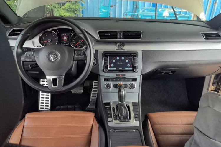 Used Volkswagen FAW-Volkswagen CC 2015 1.8TSI Luxury Model Center Console