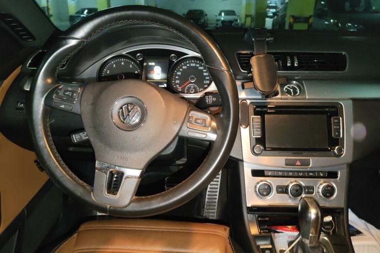 Used Volkswagen FAW-Volkswagen CC 2015 2.0 TSI Luxury Model Center Console
