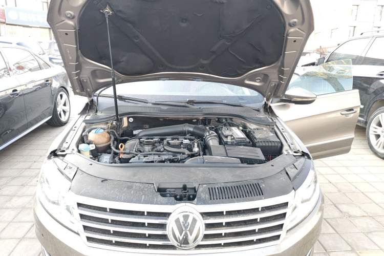 Used Volkswagen FAW-Volkswagen CC 2015 2.0 TSI Luxury Model Engine Bay