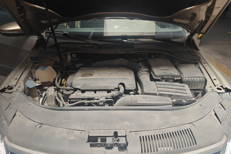 Used Volkswagen FAW-Volkswagen CC 2015 1.8TSI Prestige Model Engine Bay