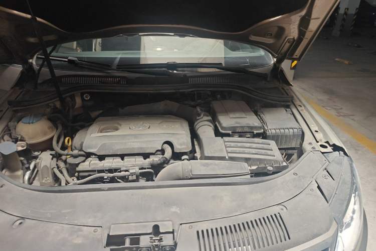 Used Volkswagen FAW-Volkswagen CC 2015 1.8TSI Prestige Model Engine Bay Left