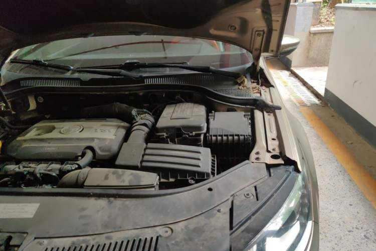 Used Volkswagen FAW-Volkswagen CC 2015 1.8TSI Luxury Model Engine Bay Left
