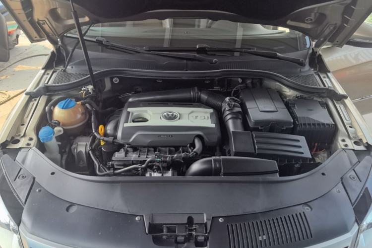 Used Volkswagen FAW-Volkswagen CC 2015 1.8TSI Luxury Model Engine Bay