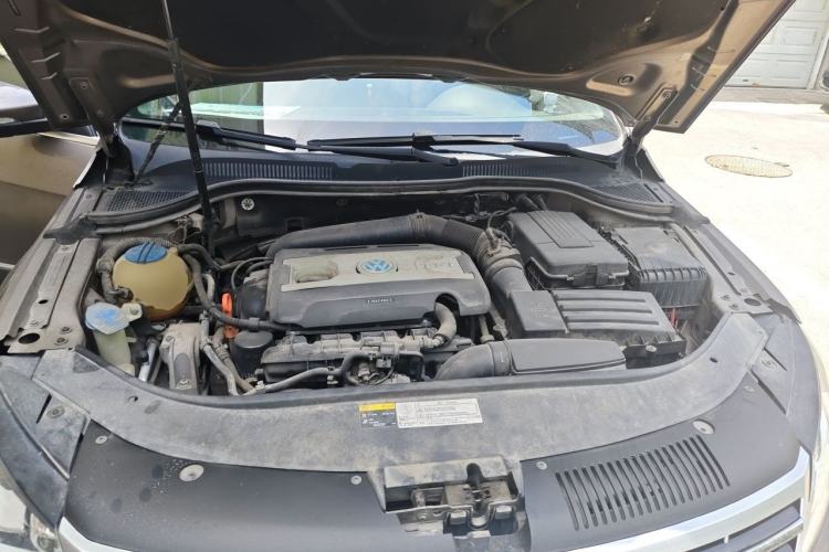 Used Volkswagen FAW-Volkswagen CC 2015 1.8TSI Luxury Model Engine Bay