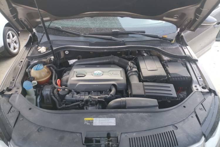 Used Volkswagen FAW-Volkswagen CC 2015 1.8TSI Prestige Model Engine Bay