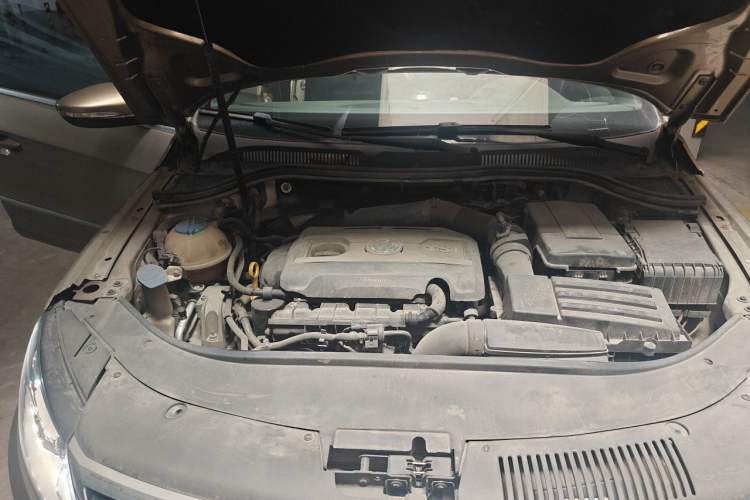 Used Volkswagen FAW-Volkswagen CC 2015 1.8TSI Prestige Model Engine Bay Right