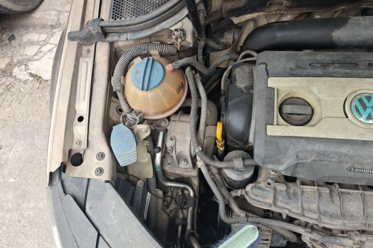 Used Volkswagen FAW-Volkswagen CC 2015 1.8TSI Prestige Model Engine Bay Right