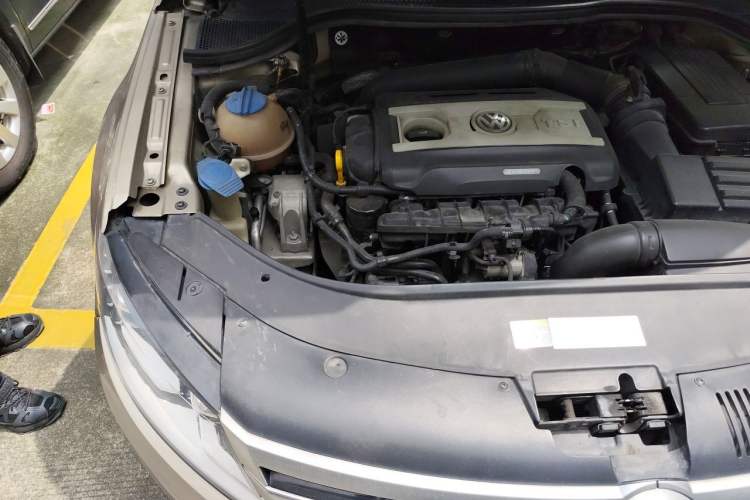Used Volkswagen FAW-Volkswagen CC 2015 2.0 TSI Luxury Model Engine Bay Right