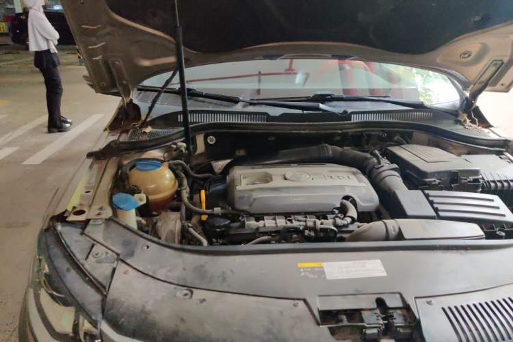 Used Volkswagen FAW-Volkswagen CC 2015 1.8TSI Luxury Model Engine Bay Right
