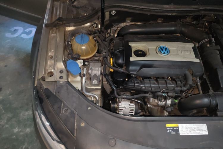 Used Volkswagen FAW-Volkswagen CC 2015 1.8TSI Luxury Model Engine Bay Right