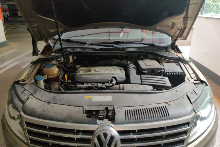 Used Volkswagen FAW-Volkswagen CC 2015 1.8TSI Luxury Model Engine Bay