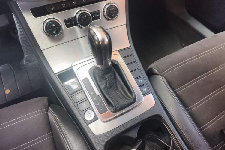 Used Volkswagen FAW-Volkswagen CC 2015 2.0 TSI Luxury Model Gear Lever