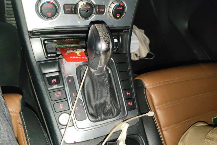 Used Volkswagen FAW-Volkswagen CC 2015 2.0 TSI Luxury Model Gear Lever